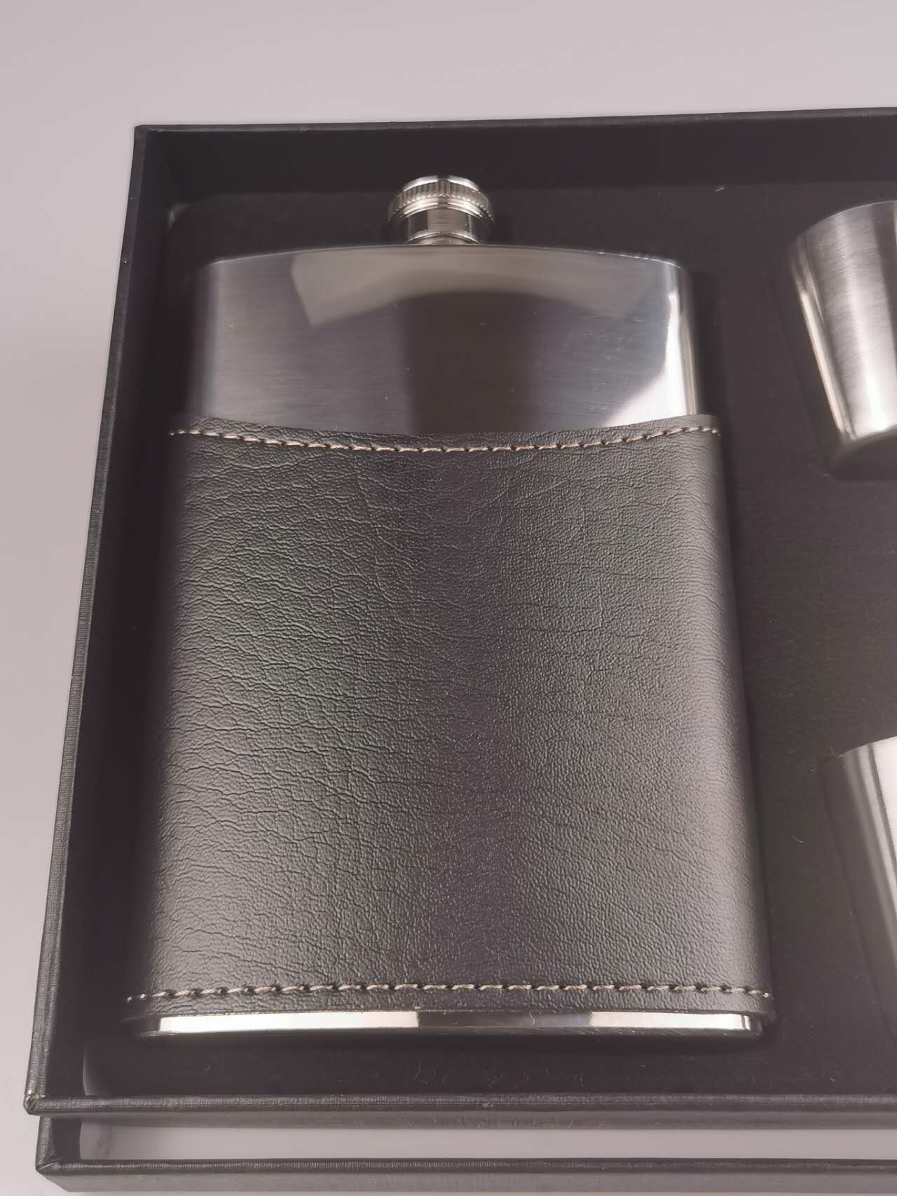 Personalized Elite Flask sets, Stainless steel Flask, Black Leather Body, Best gift for a man, groomsman