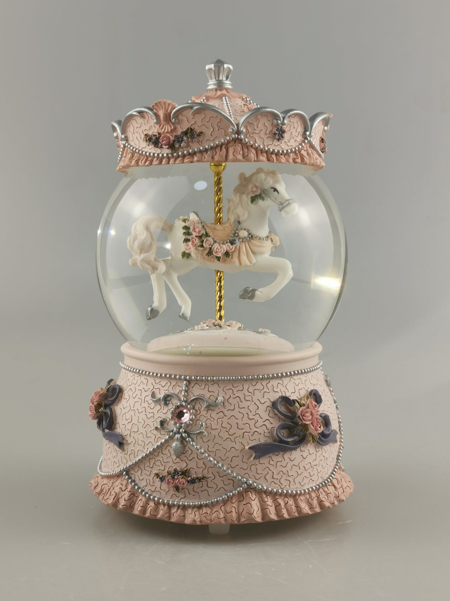 Carousel snow globe