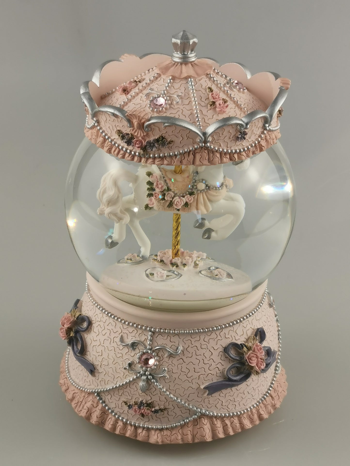 Carousel snow globe