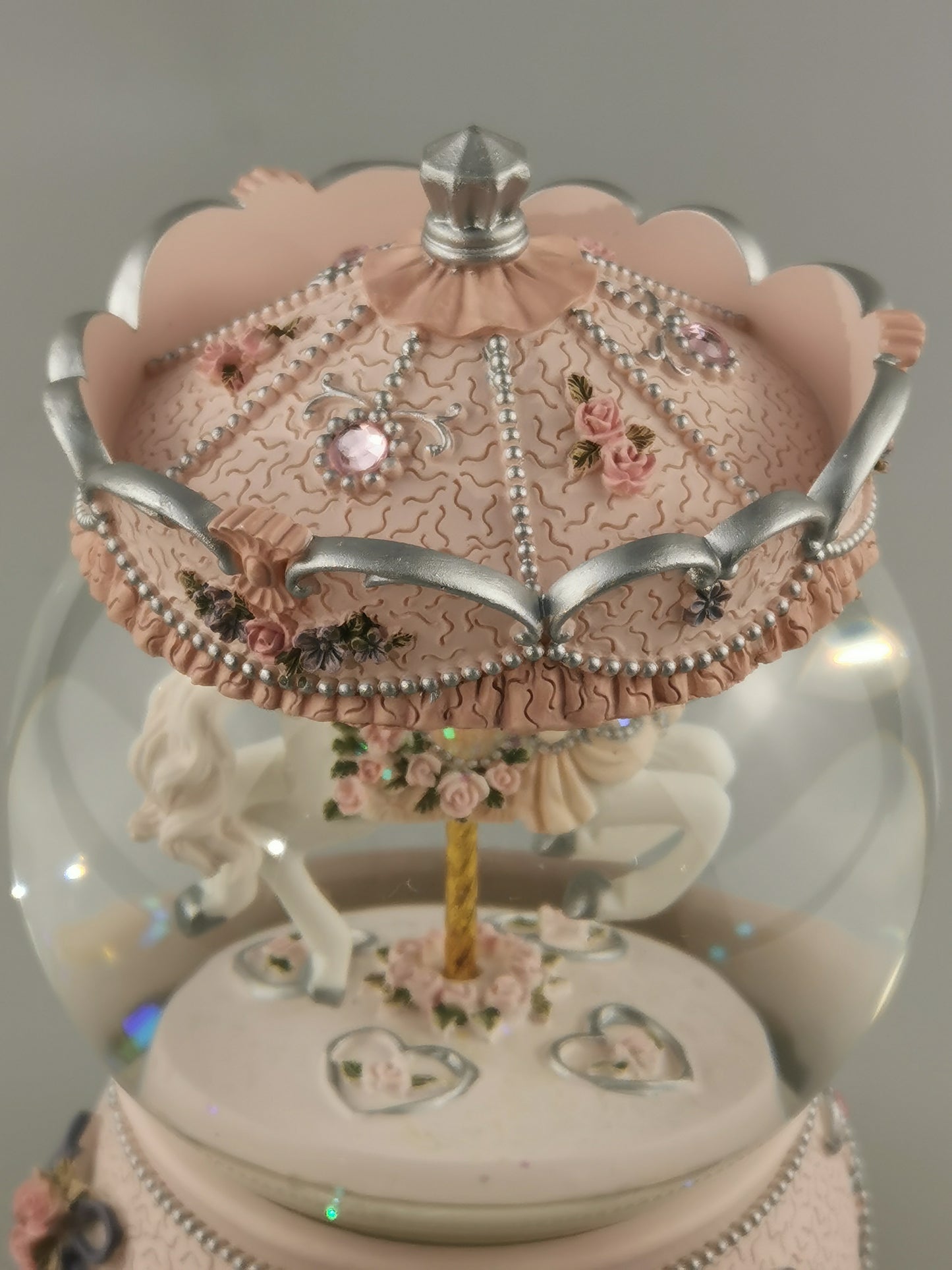 Carousel snow globe