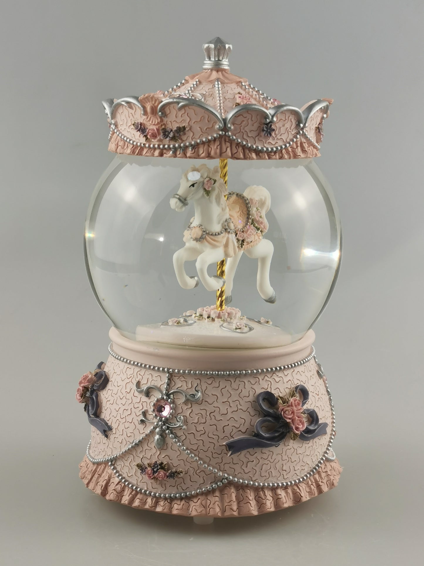 Carousel snow globe