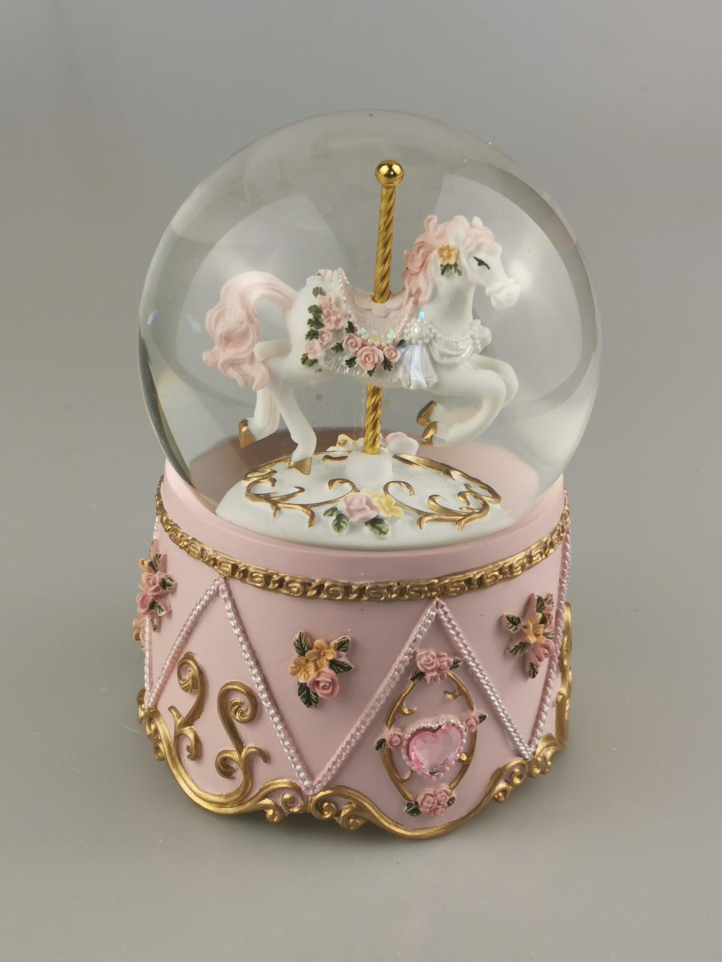 Carousel snow globe