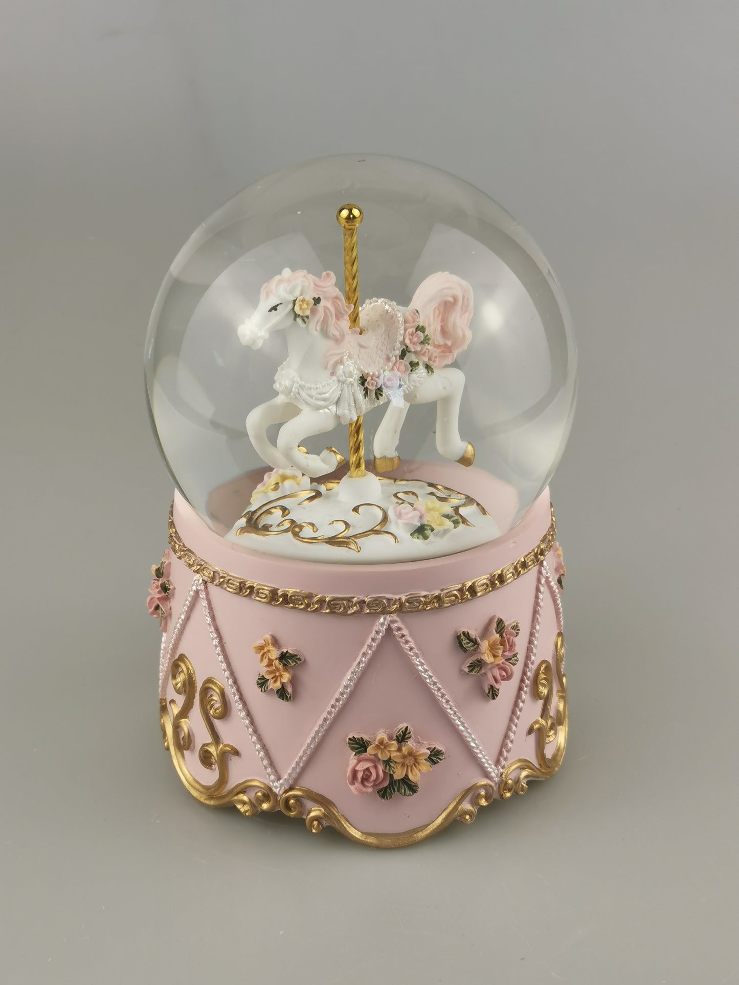 Carousel snow globe