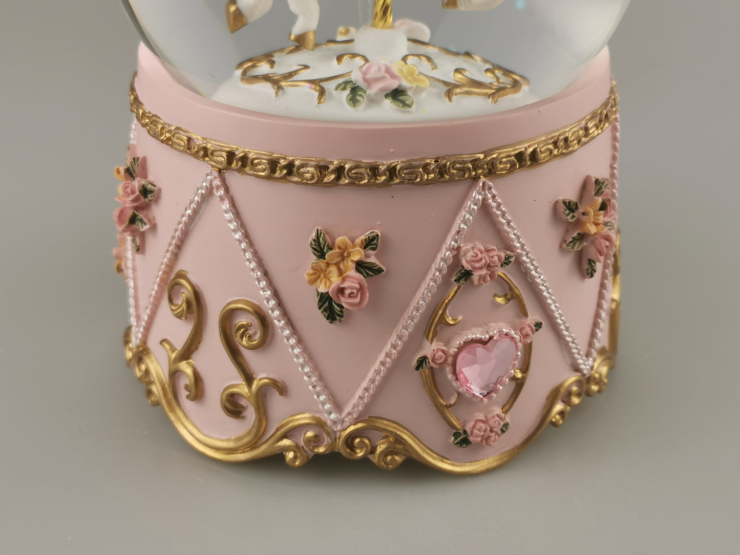 Carousel snow globe